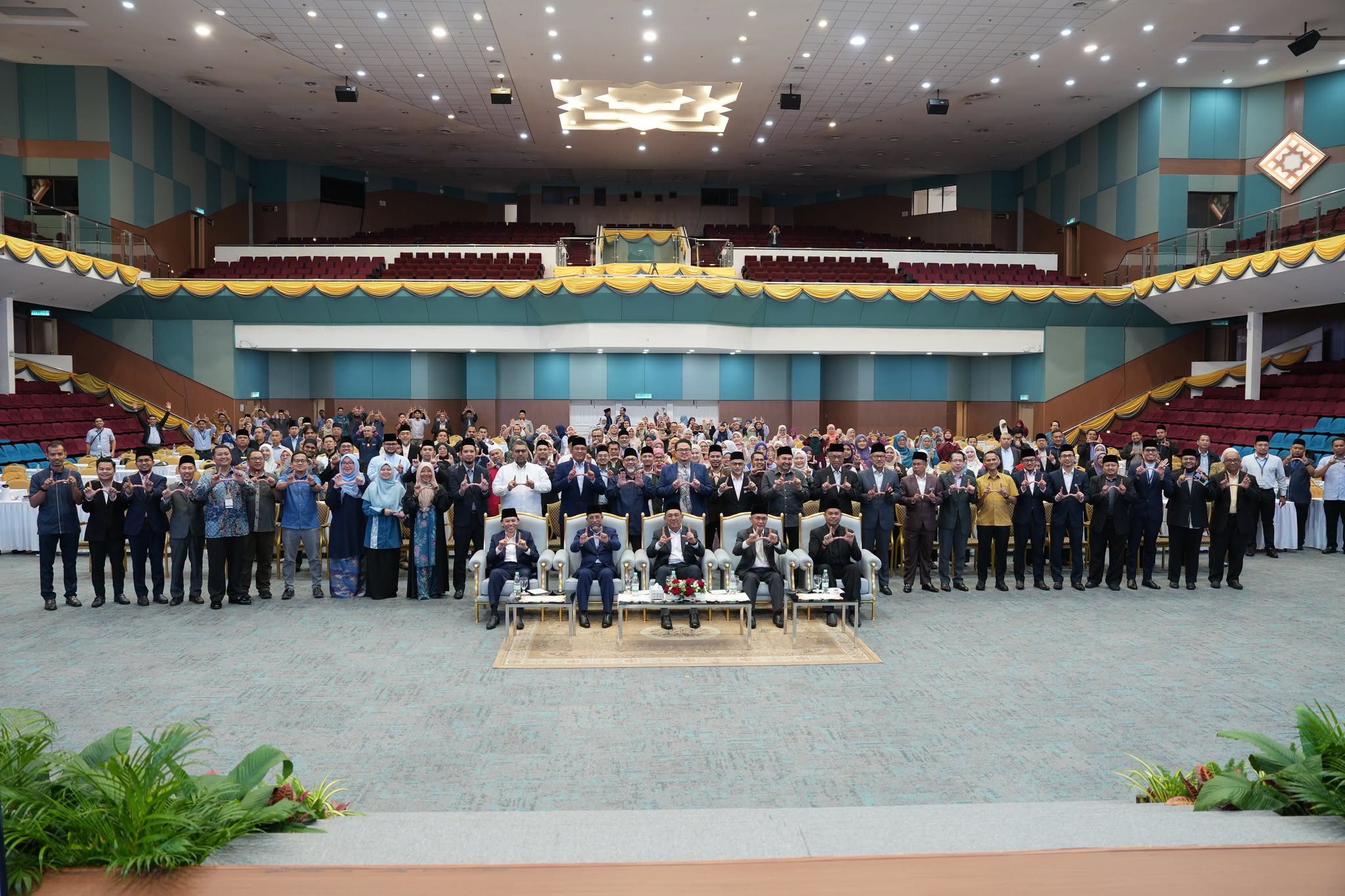 MAJLIS PENUTUPAN KONVENSYEN BAITULMAL KEBANGSAAN DAN PELANCARAN LOGO ZAKAT PERNIAGAAN OLEH YB SUK TERENGGANU 